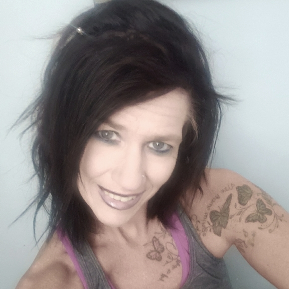 Meet your Posher, Connie - Picture 3 of 3